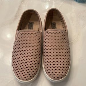 Steve Madden flip on shoes